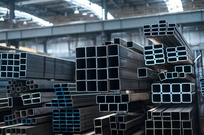 Usługi przeładunkowe w Porcie Gdańsk - jak skutecznie zarządzać transportem stali?