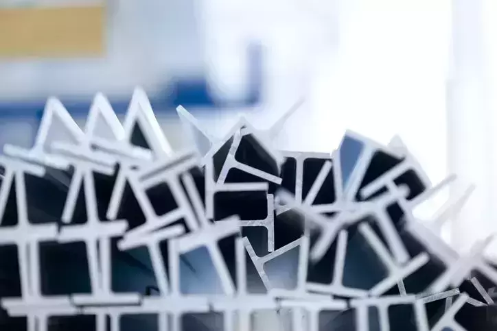  Poznaj kształtowniki ze względu na ich przekrój poprzeczny