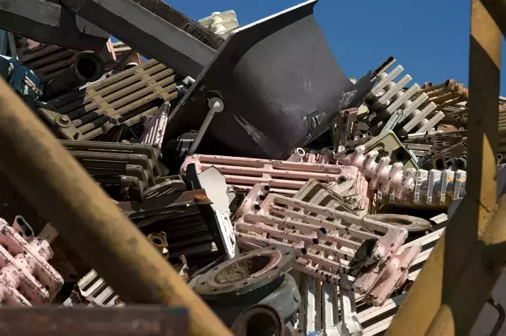 Skąd bierze się złom żeliwny i jakie są jego ceny w złomie?