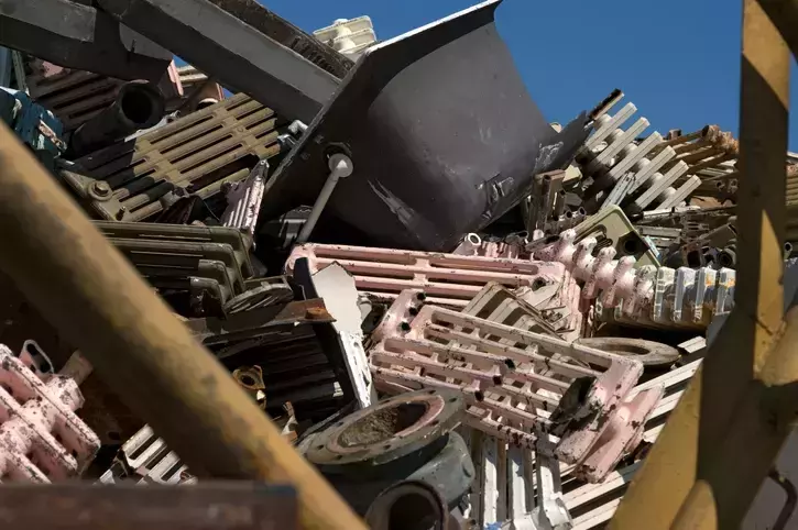 Skąd bierze się złom żeliwny i jakie są jego ceny w złomie?