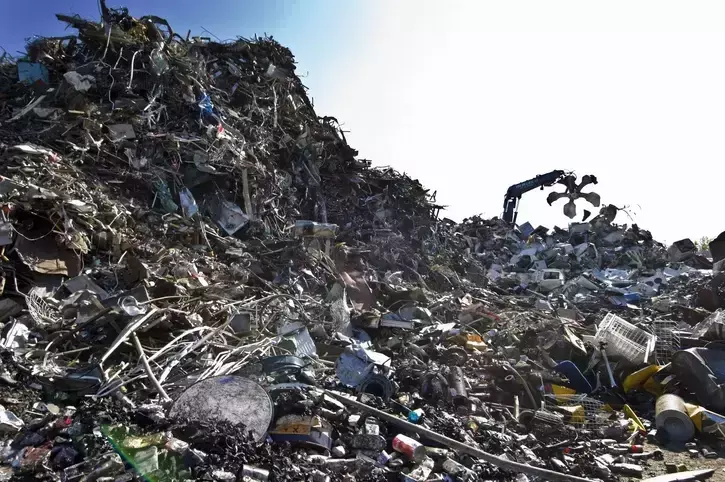 Jakie warunki musi spełnić złomowisko, by działać legalnie?