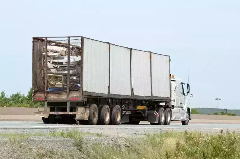 Jak prawidłowo przewozić złom?