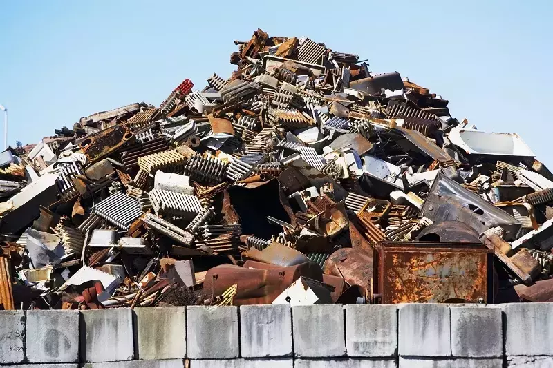 Dlaczego warto współpracować z atestowanymi złomowiskami?
